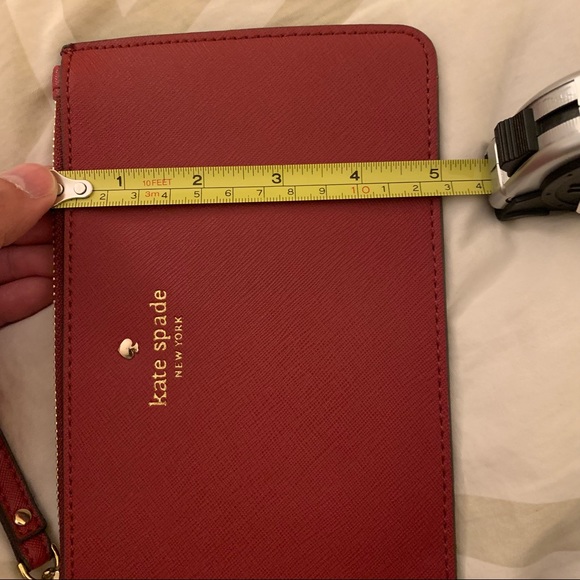 ❤️SOLD❤️ KATE SPADE (Leather Wristlet) - Picture 5 of 5